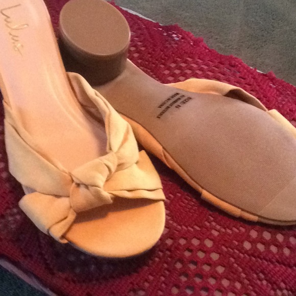 Sun Flower🌻Yellow Lulus Mules🌻 - Picture 3 of 5